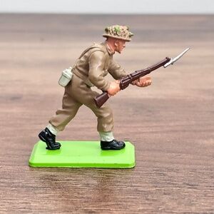 VINTAGE Britain LTD Deetail WWII Toy Soldier Infantry Set Action Figure 1971